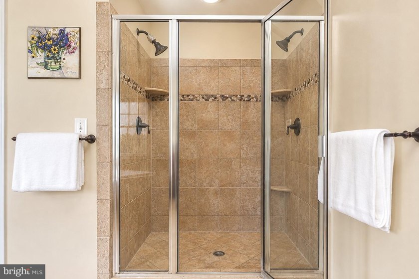 **OPEN SAT 7/18 2-4PM &amp; SUN 7/19 2-4PM** Welcome to luxury - photo 31
