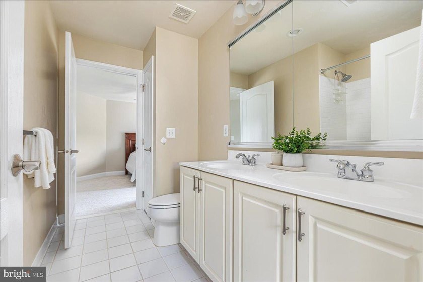 **OPEN SAT 7/18 2-4PM &amp; SUN 7/19 2-4PM** Welcome to luxury - photo 36