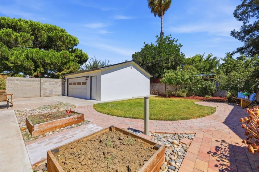 Welcome home to this beautifully reimagined Willow Glen - photo 44