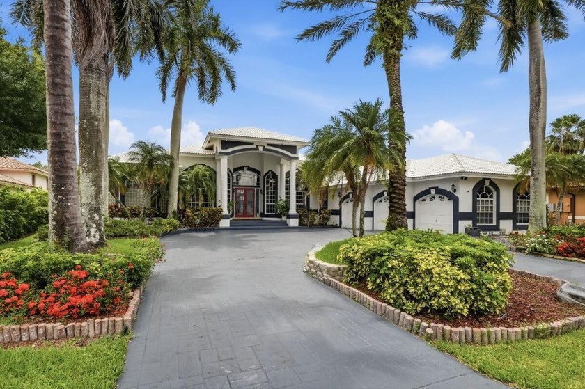 Discover comfortable living in this spacious five-bedroom, 4 - photo 2