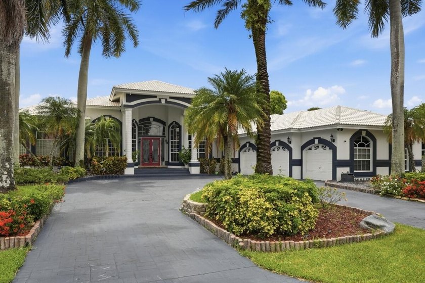 Discover comfortable living in this spacious five-bedroom, 4 - photo 4