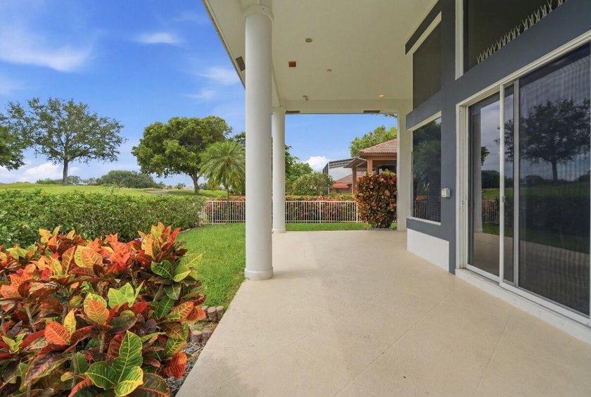 Discover comfortable living in this spacious five-bedroom, 4 - photo 5