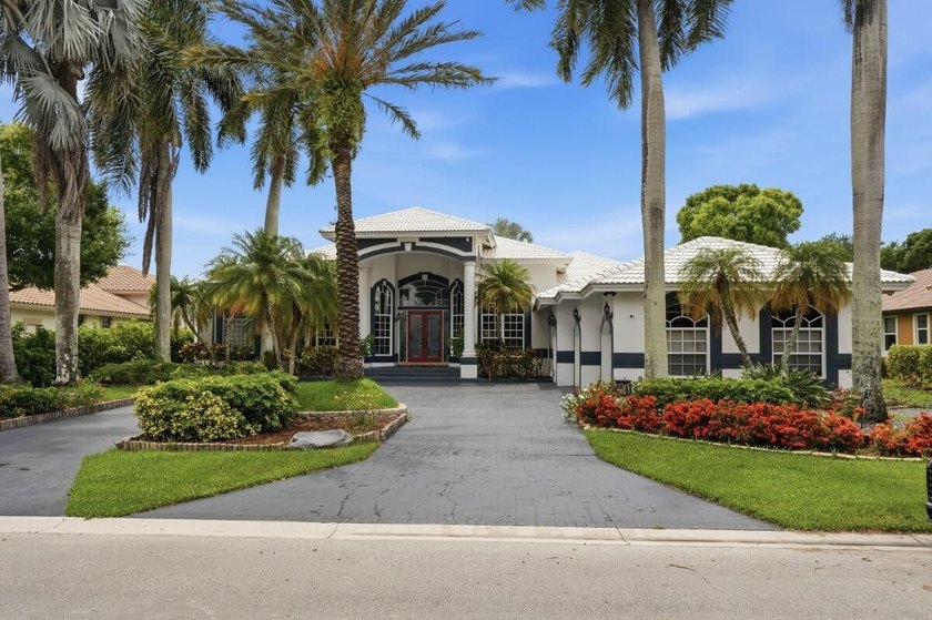 Discover comfortable living in this spacious five-bedroom, 4 - photo 6