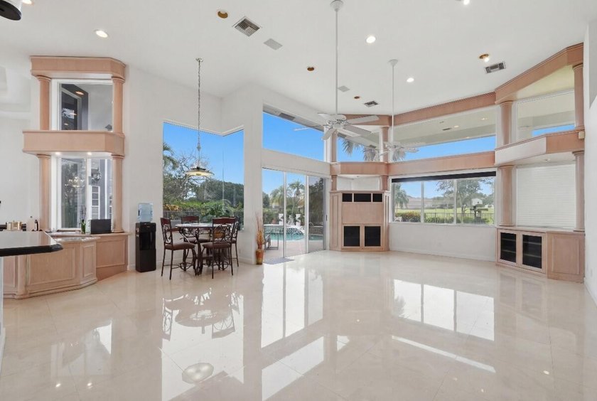 Discover comfortable living in this spacious five-bedroom, 4 - photo 8