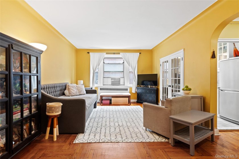 Welcome home to this beautiful 1 bedroom in the Hampshire - photo 2