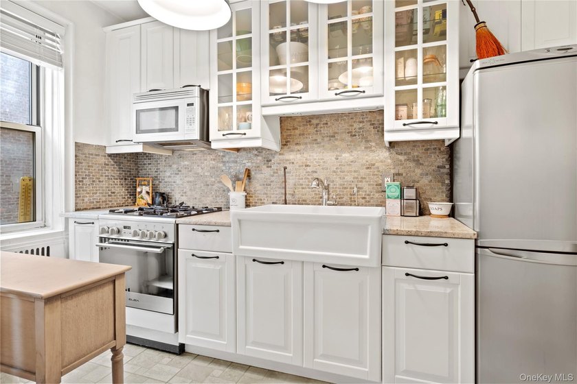 Welcome home to this beautiful 1 bedroom in the Hampshire - photo 8