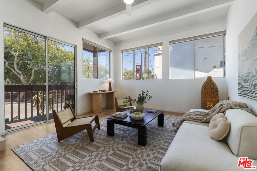 Perfectly located in the heart of Venice, just moments from - photo 9