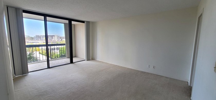 2/2 UNIT, OPEN KITCHEN, PANTRY &amp; BREAKFAST AREA, TILED DINING - photo 12