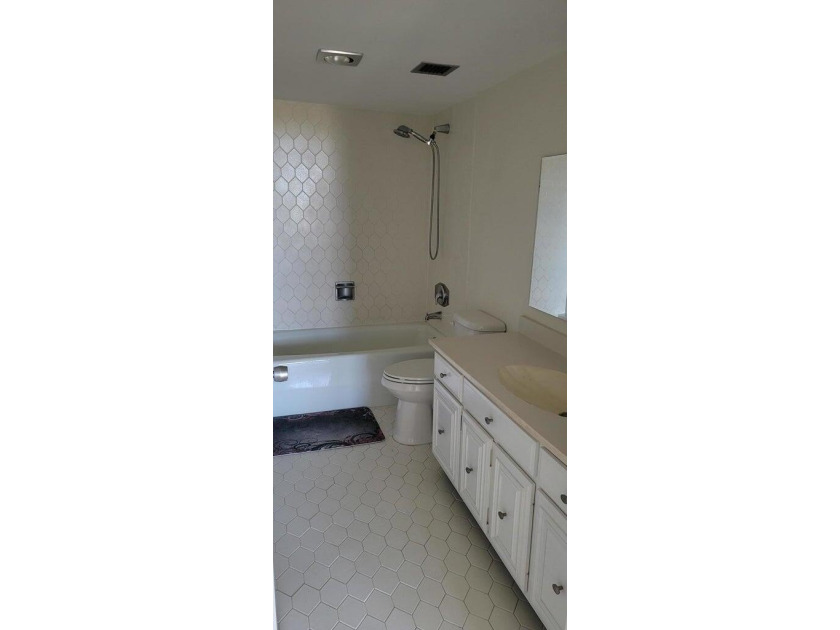 2/2 UNIT, OPEN KITCHEN, PANTRY &amp; BREAKFAST AREA, TILED DINING - photo 15