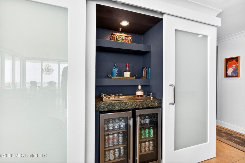 Experience spectacular Gulf views from this 10th-floor corner - photo 8