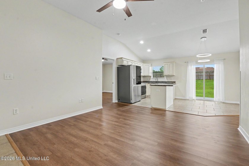 Welcome to Turtle Creek! This well-maintained 3-bedroom, 2-bath - photo 4