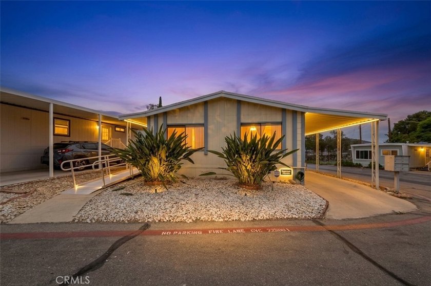Beautiful double-wide home in a very lenient, family-friendly - photo 7