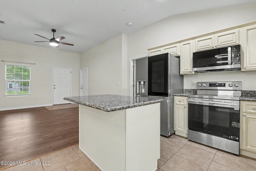 Welcome to Turtle Creek! This well-maintained 3-bedroom, 2-bath - photo 8