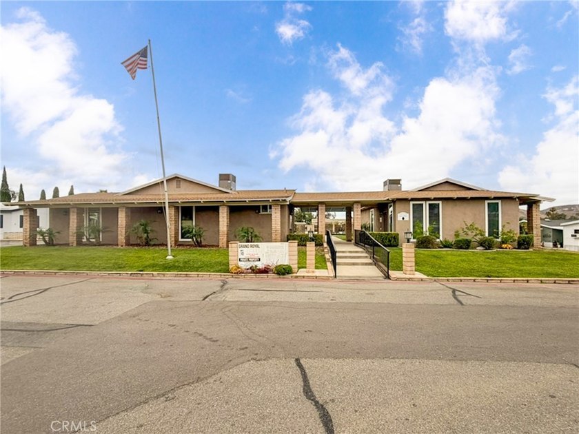Beautiful double-wide home in a very lenient, family-friendly - photo 10