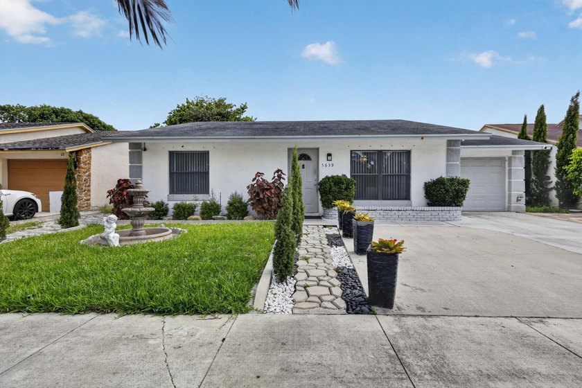 pack your bags and moving into this cozy 4 bedroom 2 bath with - photo 3