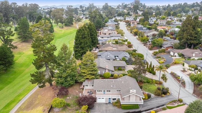 Fairway views, gorgeous light, and easy Aptos living await! Set - photo 2