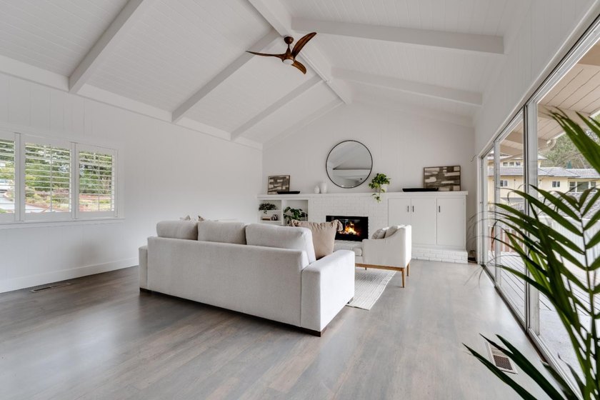 Fairway views, gorgeous light, and easy Aptos living await! Set - photo 6