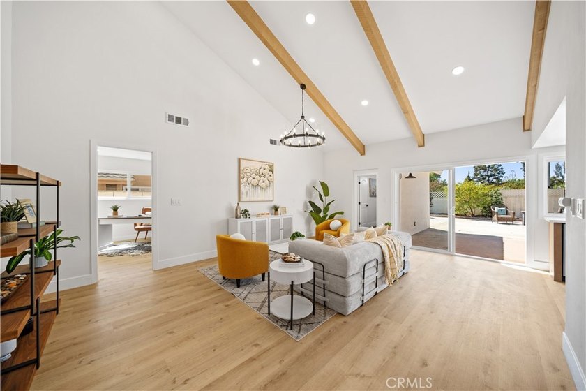 Beautiful single-story home that is ready for new families. LOW - photo 8