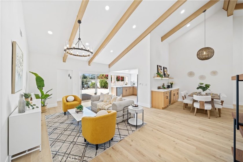 Beautiful single-story home that is ready for new families. LOW - photo 10