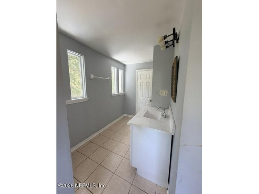 Absolute MUST SEE and extremely unique 3 bedroom 3.5 bath - photo 50
