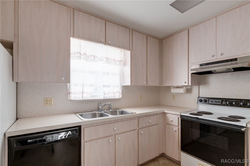 Looking for a great family home very near the river and fishing - photo 10