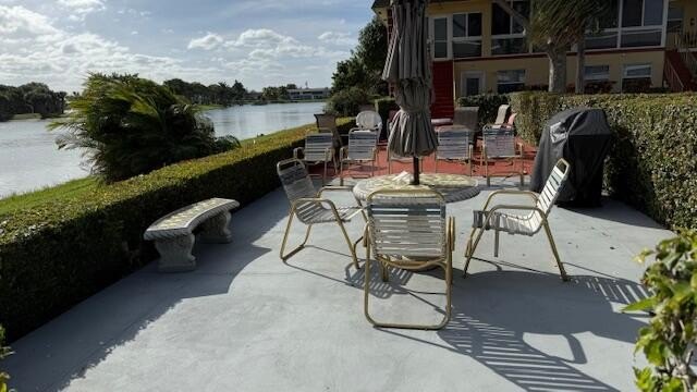 Updated 1-BR condo, 1 full &amp; 1 half bath, spacious living and - photo 3