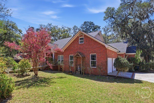 Discover this beautifully designed 4 bedroom, 2 bath brick home - photo 3