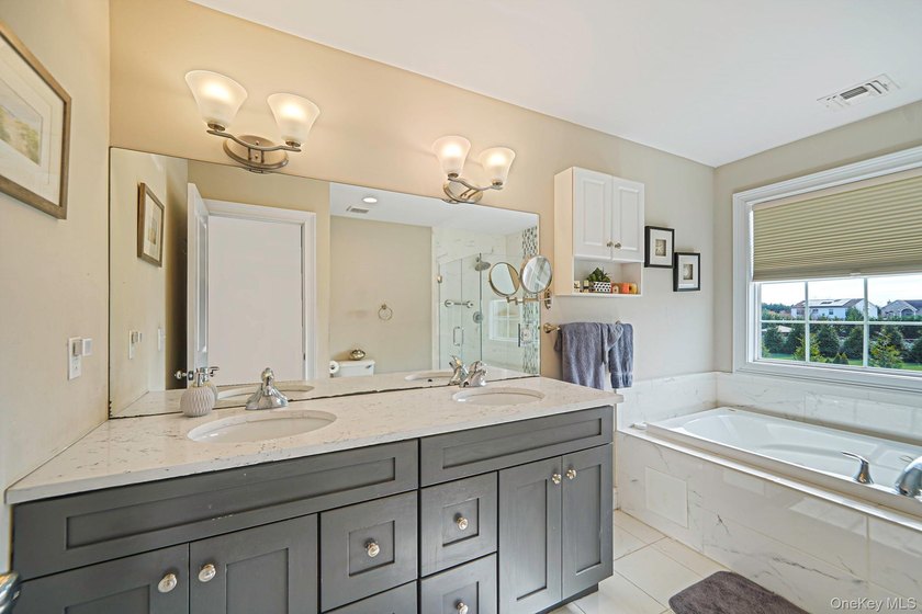 Stunning 4-Bedroom Colonial in Grand Manor Estates, East - photo 20