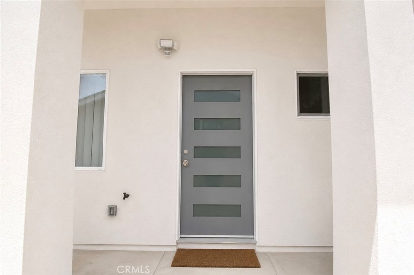 Beautifully updated property featuring a 4-bedroom, 2-bath main - photo 20
