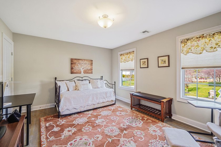 Stunning 4-Bedroom Colonial in Grand Manor Estates, East - photo 23