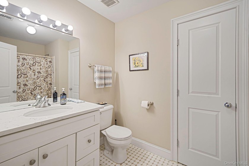 Stunning 4-Bedroom Colonial in Grand Manor Estates, East - photo 25