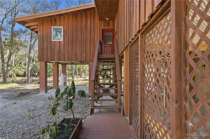 Architecturally distinctive cedar-sided post-and-beam home - photo 2