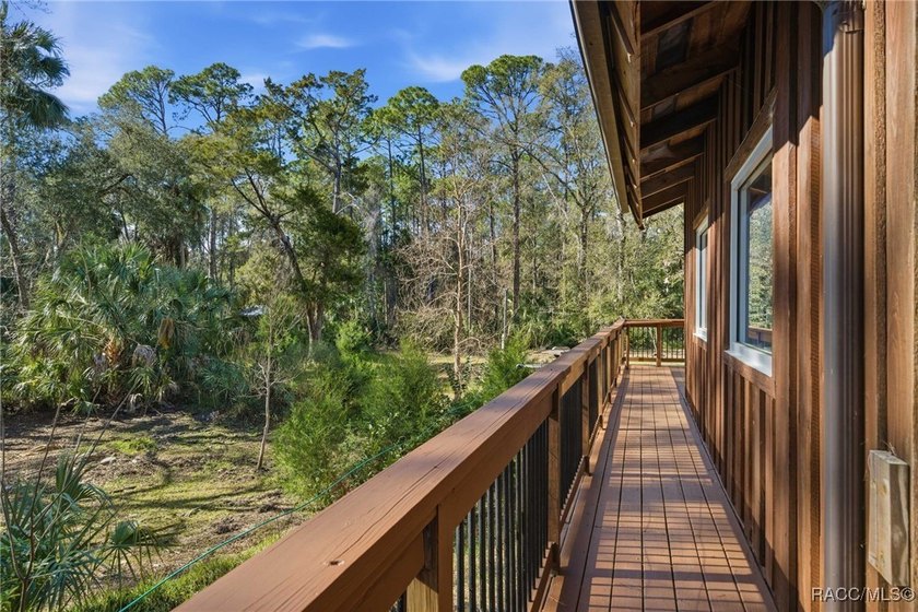 Architecturally distinctive cedar-sided post-and-beam home - photo 4
