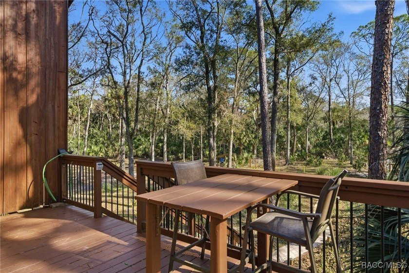 Architecturally distinctive cedar-sided post-and-beam home - photo 5