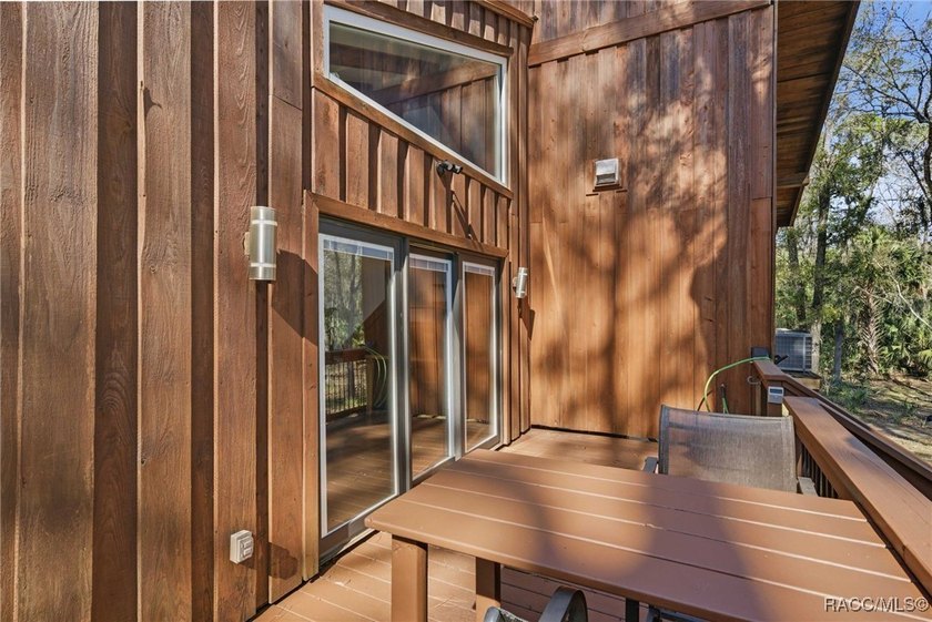 Architecturally distinctive cedar-sided post-and-beam home - photo 6