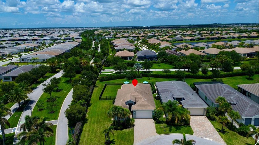 Welcome to this extensively upgraded 2-bedroom plus den, 2 1/2 - photo 3