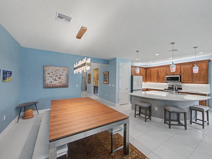 Welcome to this extensively upgraded 2-bedroom plus den, 2 1/2 - photo 9