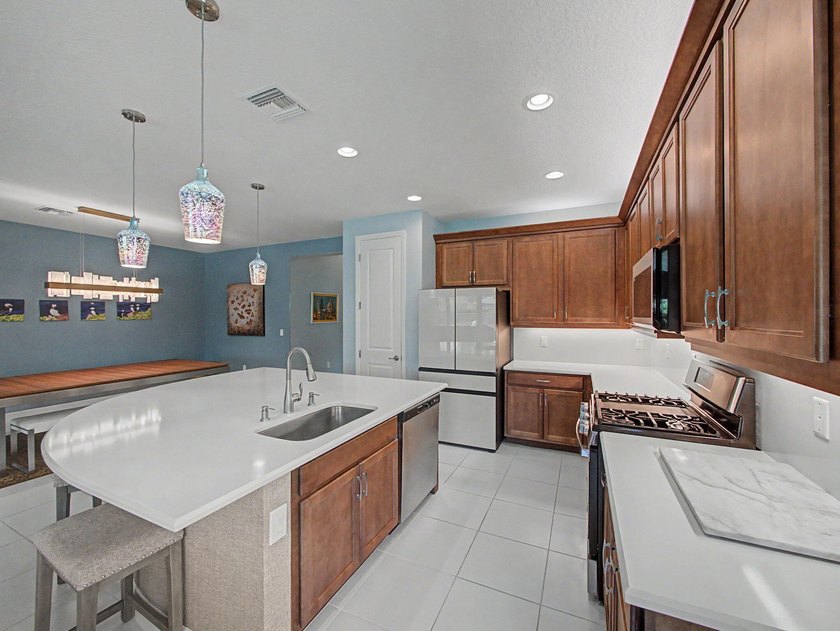 Welcome to this extensively upgraded 2-bedroom plus den, 2 1/2 - photo 10