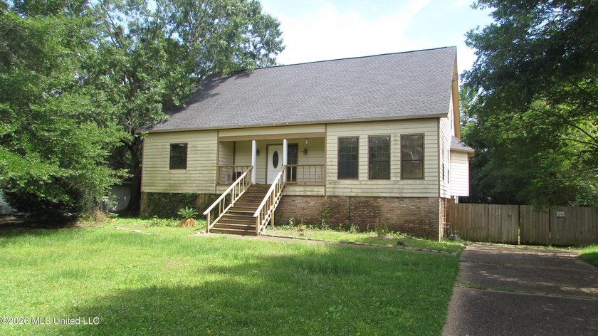 Great price on this *fixer* home. Great location and a very nice - photo 2