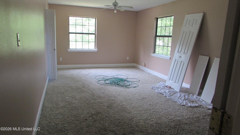 Great price on this *fixer* home. Great location and a very nice - photo 8