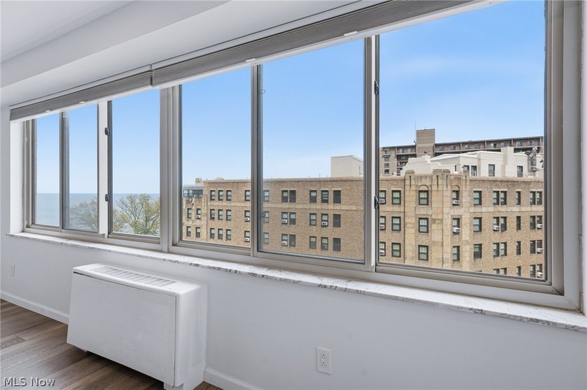Welcome to Marine Towers East! This updated 1-bedroom, 1-bath - photo 11