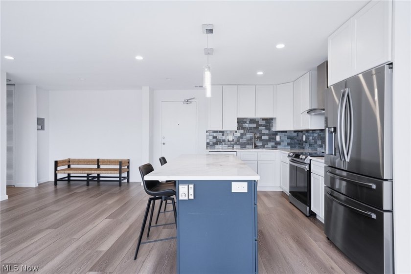 Welcome to Marine Towers East! This updated 1-bedroom, 1-bath - photo 13