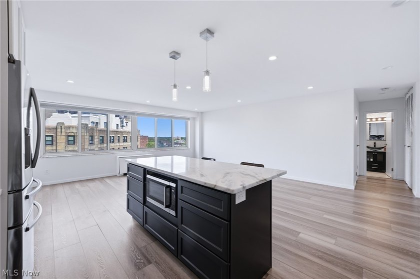 Welcome to Marine Towers East! This updated 1-bedroom, 1-bath - photo 16