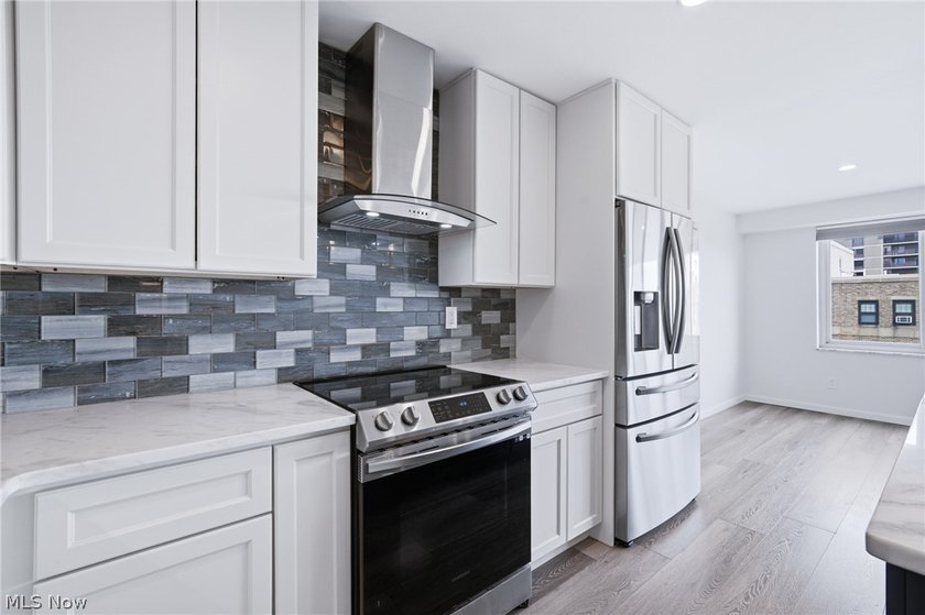 Welcome to Marine Towers East! This updated 1-bedroom, 1-bath - photo 17