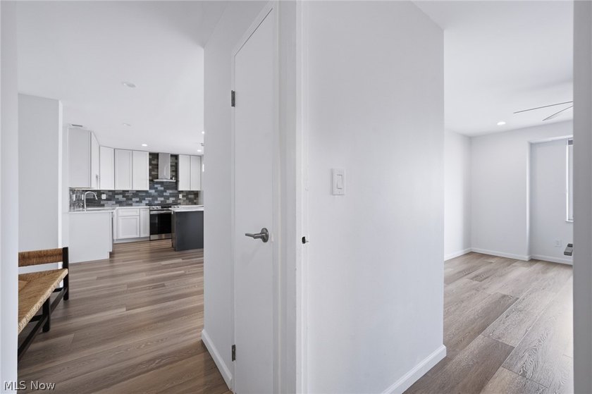 Welcome to Marine Towers East! This updated 1-bedroom, 1-bath - photo 20