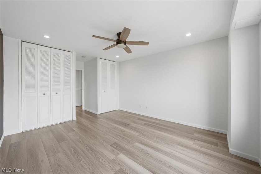 Welcome to Marine Towers East! This updated 1-bedroom, 1-bath - photo 25
