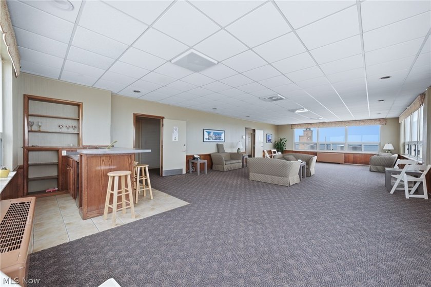 Welcome to Marine Towers East! This updated 1-bedroom, 1-bath - photo 29