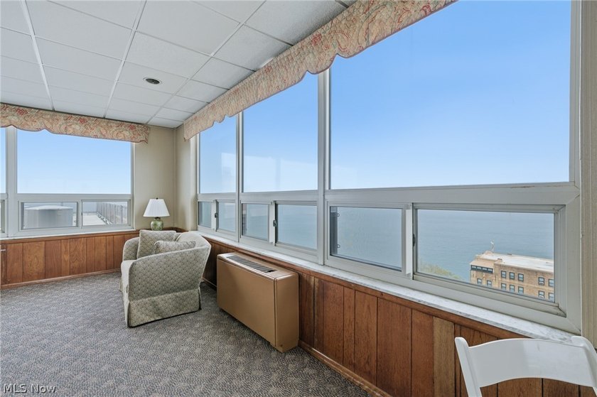 Welcome to Marine Towers East! This updated 1-bedroom, 1-bath - photo 31