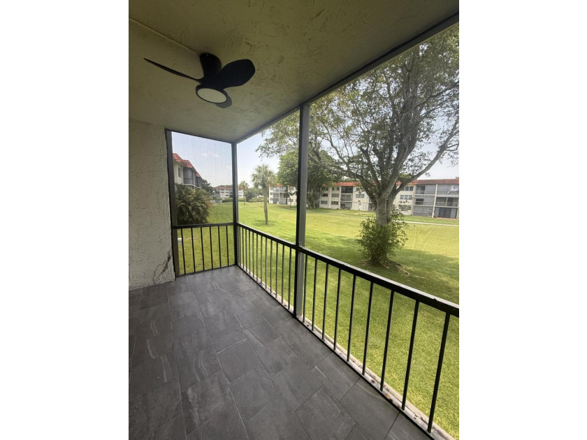 Beautiful 2-bedroom, 2-bathroom condo located in a secure, gated - photo 9