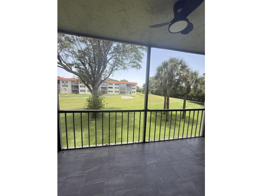 Beautiful 2-bedroom, 2-bathroom condo located in a secure, gated - photo 10